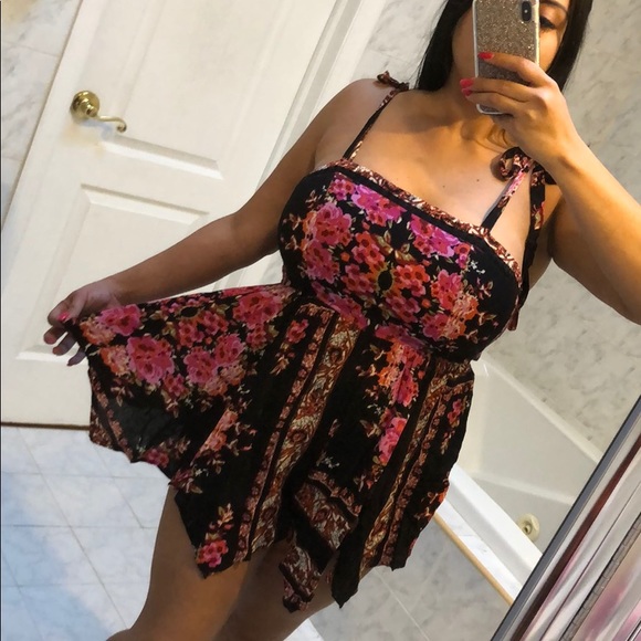 BLACK SMOCKED SHOULDER TIE ROMPER - Picture 7 of 7